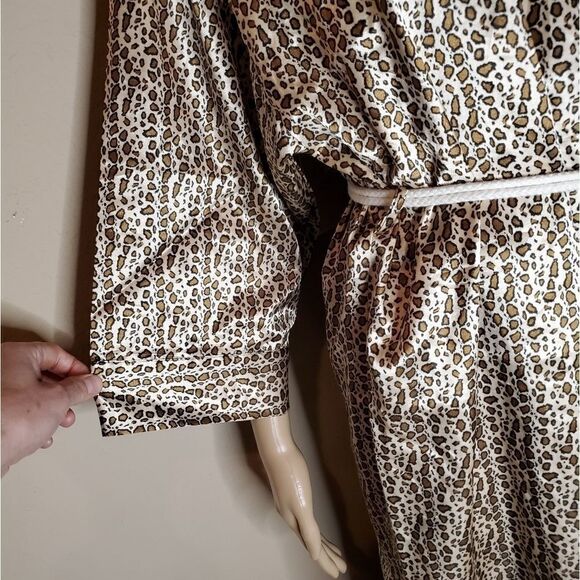 Bed of roses Long animal Print Wrap Robe - Picture 3 of 9